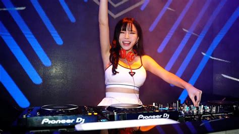 DJ Amber Na Sexy Tits and Ass Photo Collection